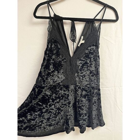 Express one eleven Womens Spaghetti Strap Deep V neck Velvet Top Black Lace Romp - Picture 4 of 10